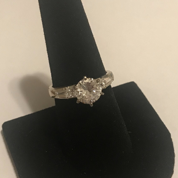 CZ RHINESTONE RING SIZE 9 - Picture 1 of 4